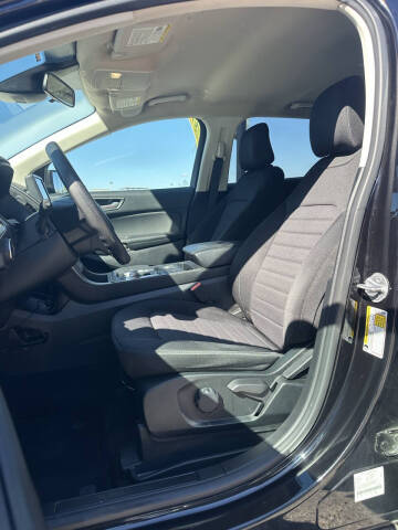 2022 Ford Edge SE