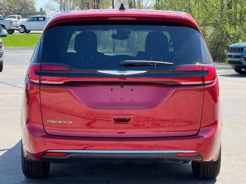 2026 Chrysler Pacifica Select