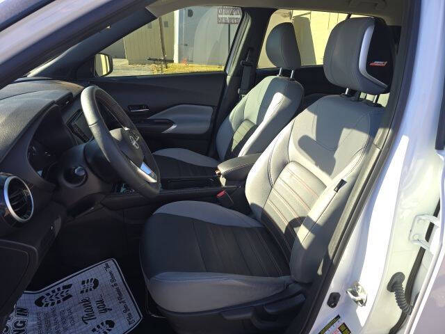 2023 Nissan Kicks SR