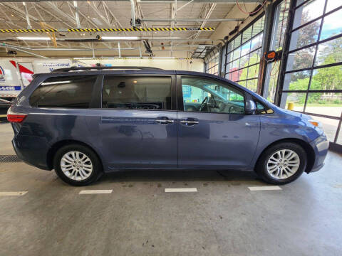 2015 Toyota Sienna XLE 8-Passenger