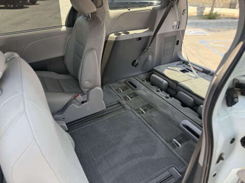 2017 Toyota Sienna XLE Premium 8-Passenger