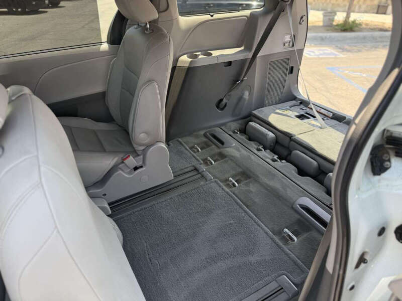 2017 Toyota Sienna XLE Premium 8-Passenger