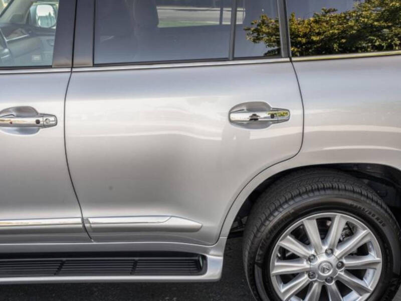 2011 Lexus LX 570's photo