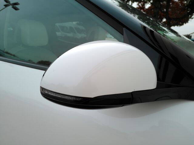 2024 Genesis GV60 Standard