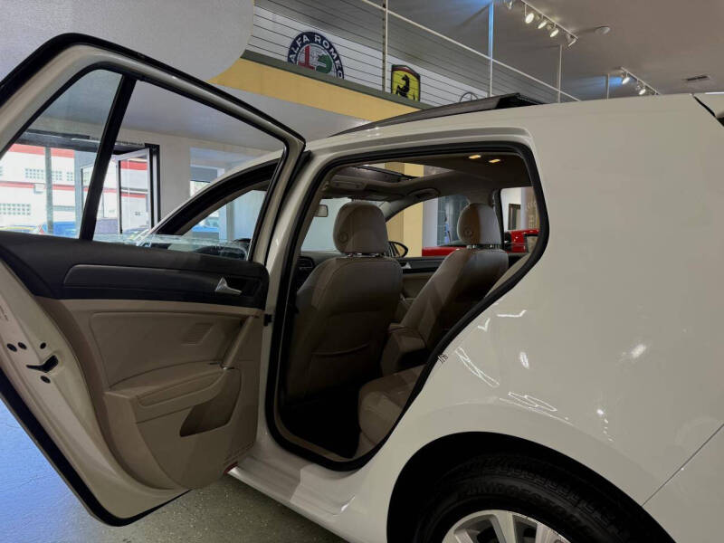 2018 Volkswagen Golf TSI SE