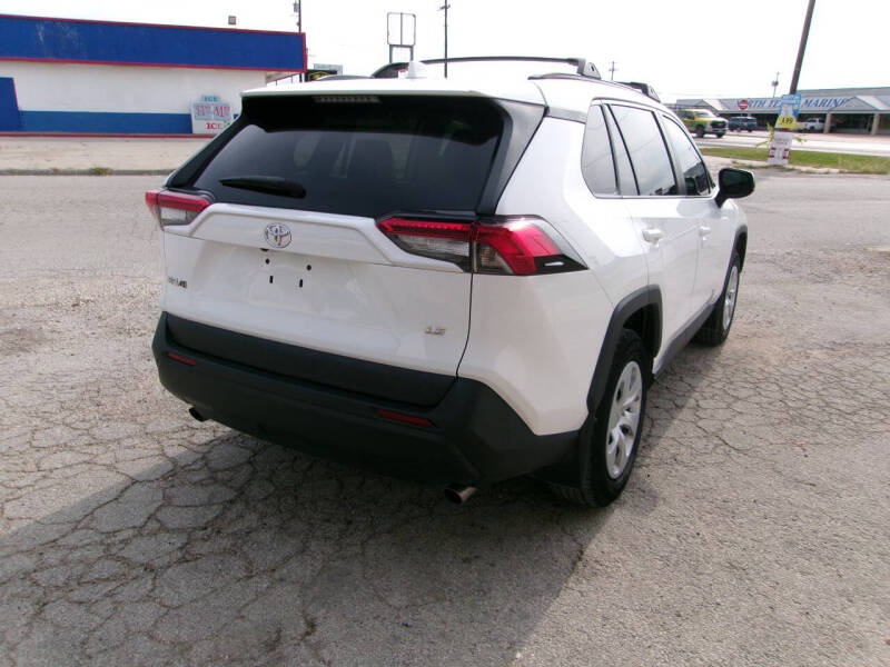 2020 Toyota RAV4 LE