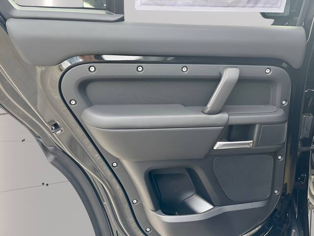 2025 Land Rover Defender 110 P400 S