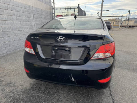 2013 Hyundai Accent GLS