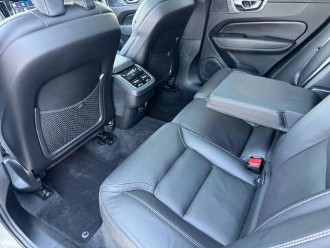 2023 Volvo XC60 B5 Ultimate Bright Theme