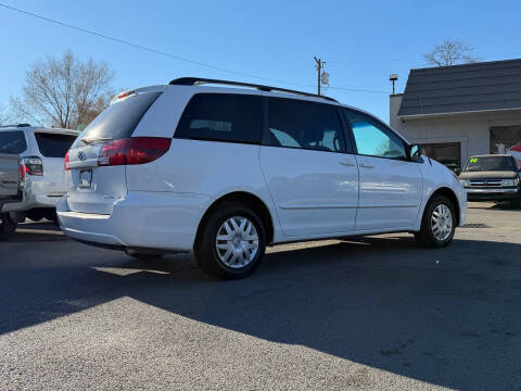 2005 Toyota Sienna LE 7 Passenger