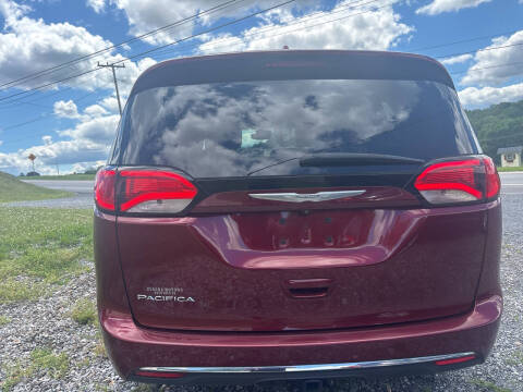 2017 Chrysler Pacifica Touring-L Plus
