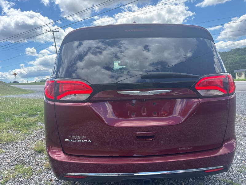 2017 Chrysler Pacifica Touring-L Plus