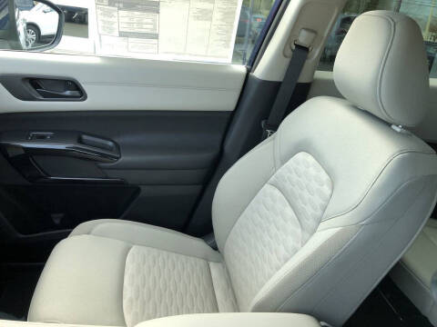 2025 Nissan Pathfinder SV