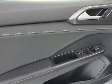 2025 Volkswagen Taos SE Black