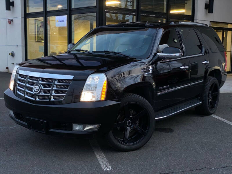 2007 Cadillac Escalade for sale at MAGIC AUTO SALES in Little Ferry NJ