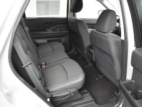 2023 Nissan Pathfinder SV