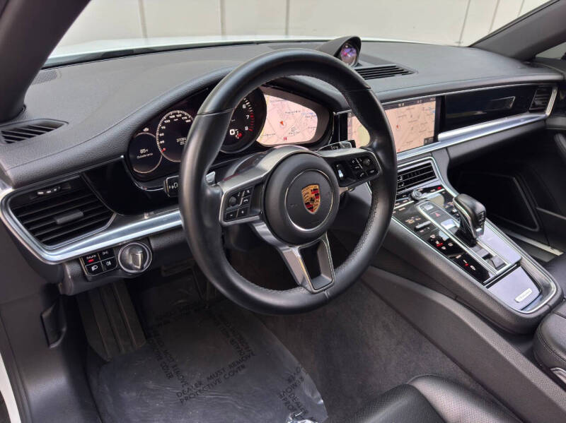 2018 Porsche Panamera 4