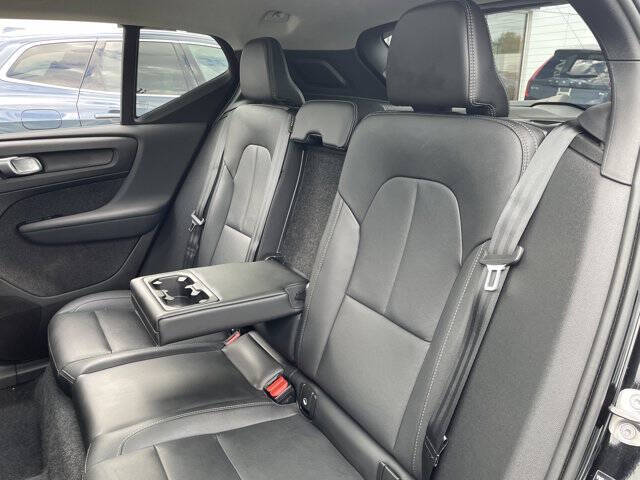 2025 Volvo XC40 B5 Plus Bright Theme