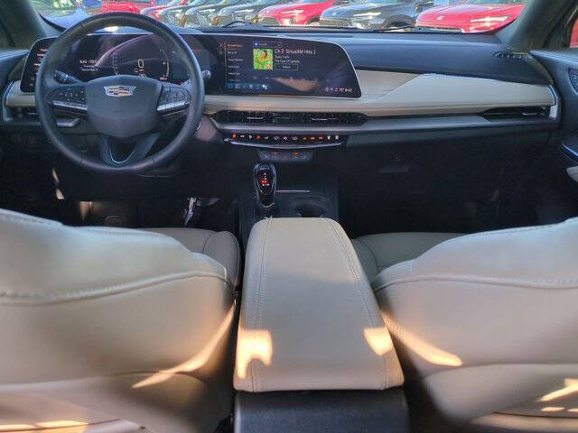 2025 Cadillac XT4 Premium Luxury