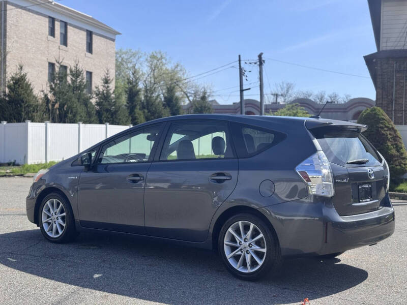 2013 Toyota Prius v Five