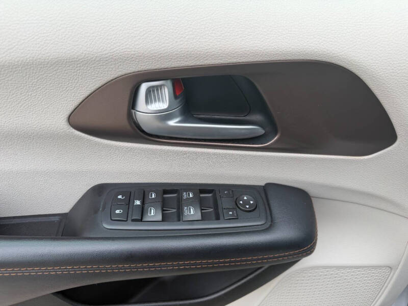 2017 Chrysler Pacifica Touring-L