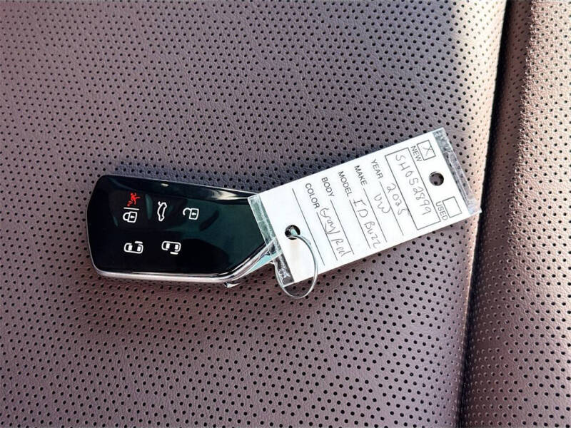 2025 Volkswagen ID. Buzz Pro S Plus 4Motion