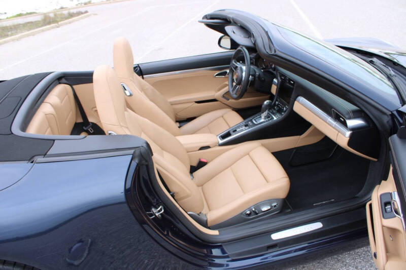2018 Porsche 911 Carrera