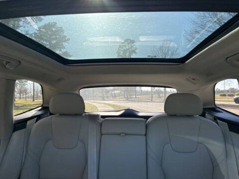 2025 Volvo XC60 T8 Plus Dark Theme