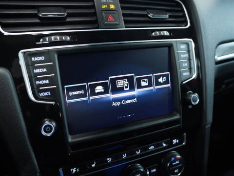 2016 Volkswagen Golf R 4Motion