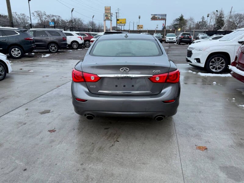 2017 INFINITI Q50 Base photo 3