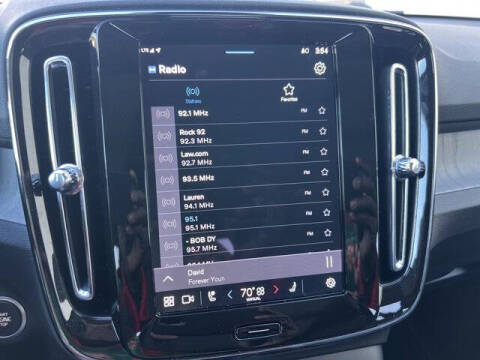 2025 Volvo XC40 B5 Core Bright Theme