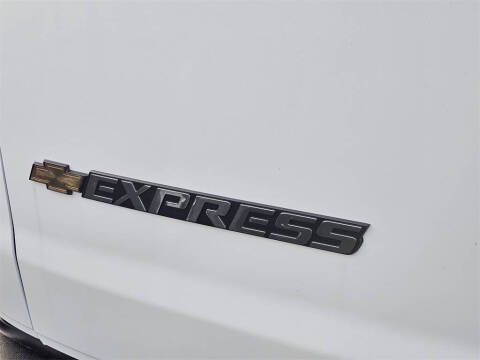 2025 Chevrolet Express 2500