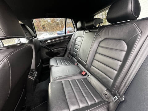 2017 Volkswagen Golf R 4Motion