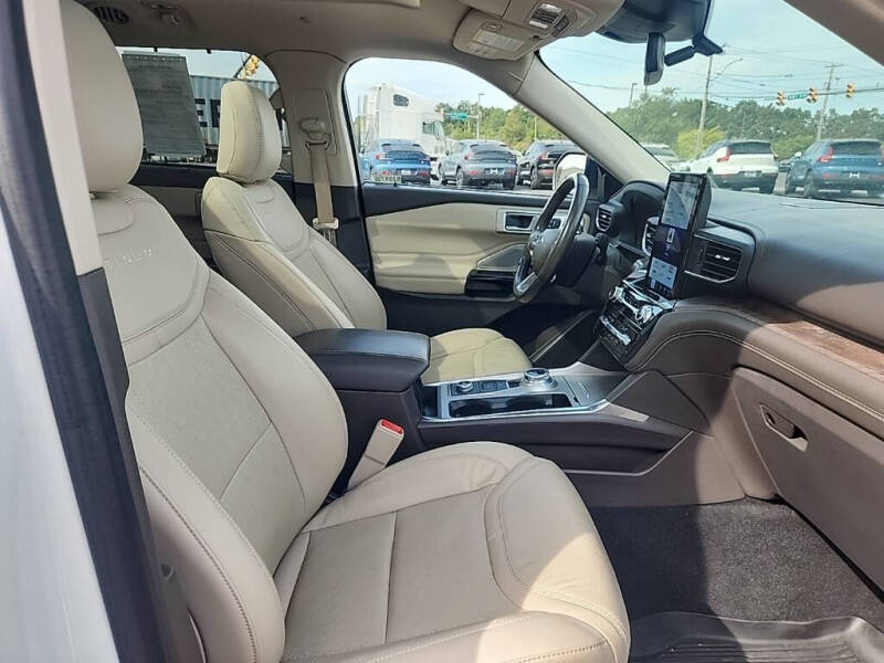 2022 Ford Explorer Hybrid Platinum