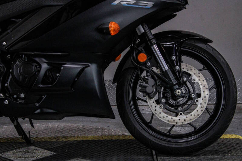 2023 Yamaha YZF-R3 ABS