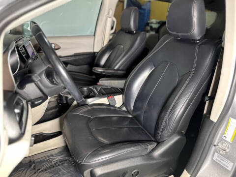 2017 Chrysler Pacifica Touring-L
