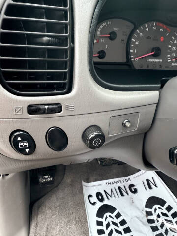 2004 Toyota Sequoia SR5