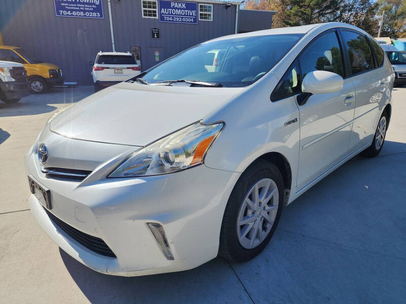 2014 Toyota Prius v Two