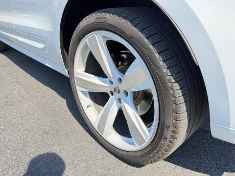 2023 Porsche Macan T