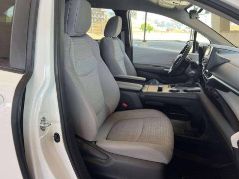 2026 Toyota Sienna LE 8-Passenger
