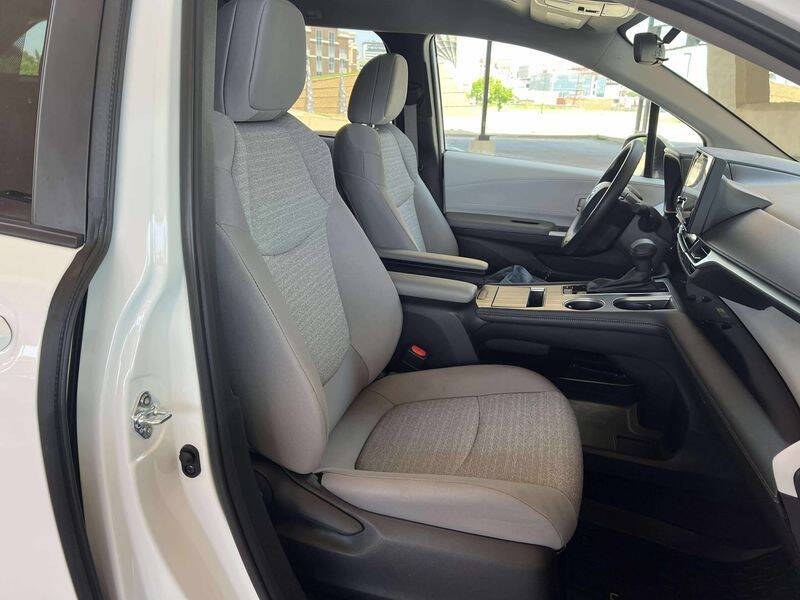 2026 Toyota Sienna LE 8-Passenger