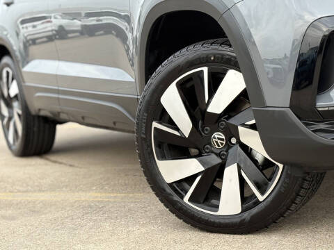 2024 Volkswagen Taos SEL 4Motion