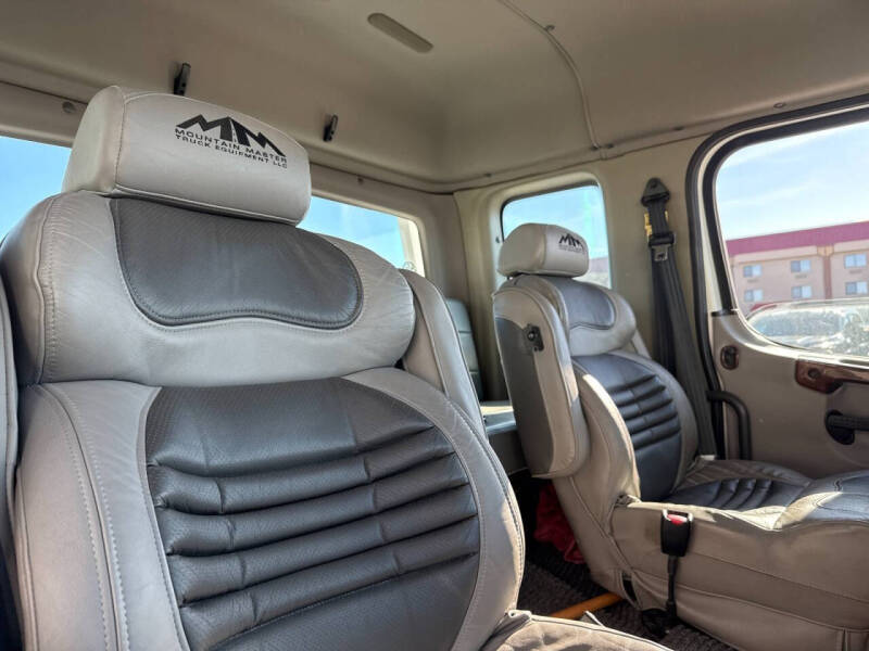 2007 Freightliner M2 106