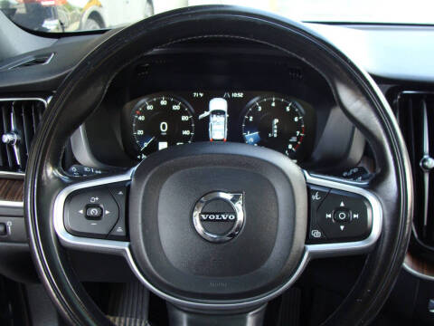 2021 Volvo XC60 T5 Momentum