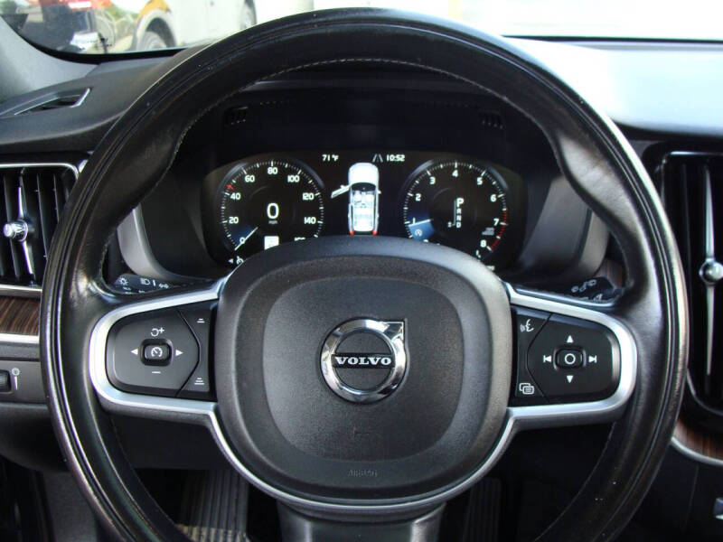 2021 Volvo XC60 T5 Momentum