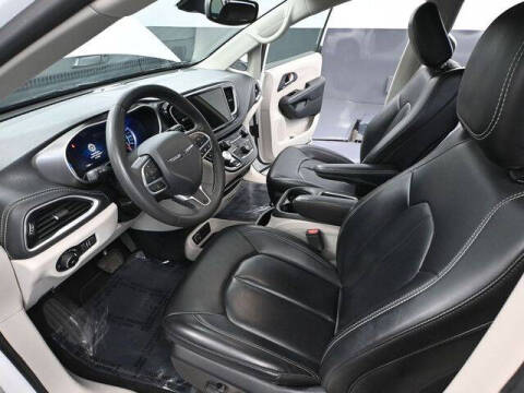 2023 Chrysler Pacifica Plug-In Hybrid Touring L