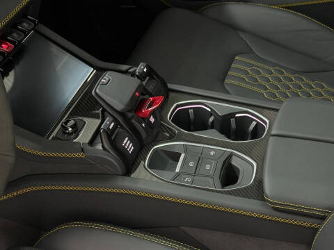 2025 Lamborghini Urus SE