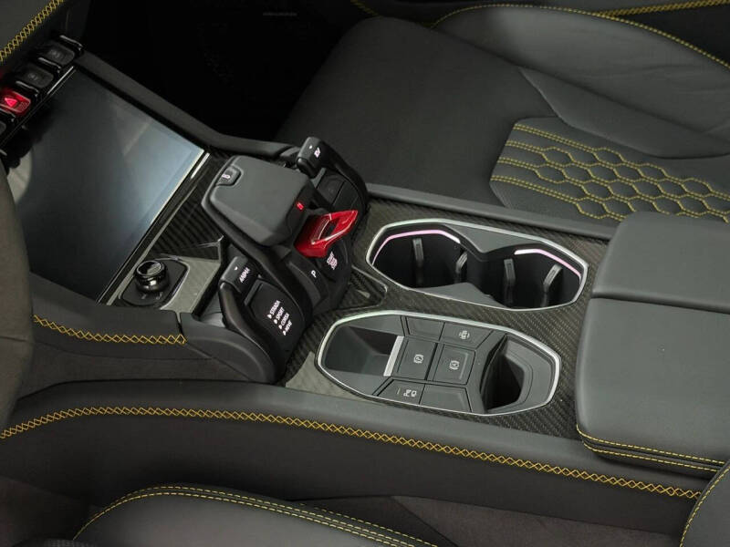 2025 Lamborghini Urus SE