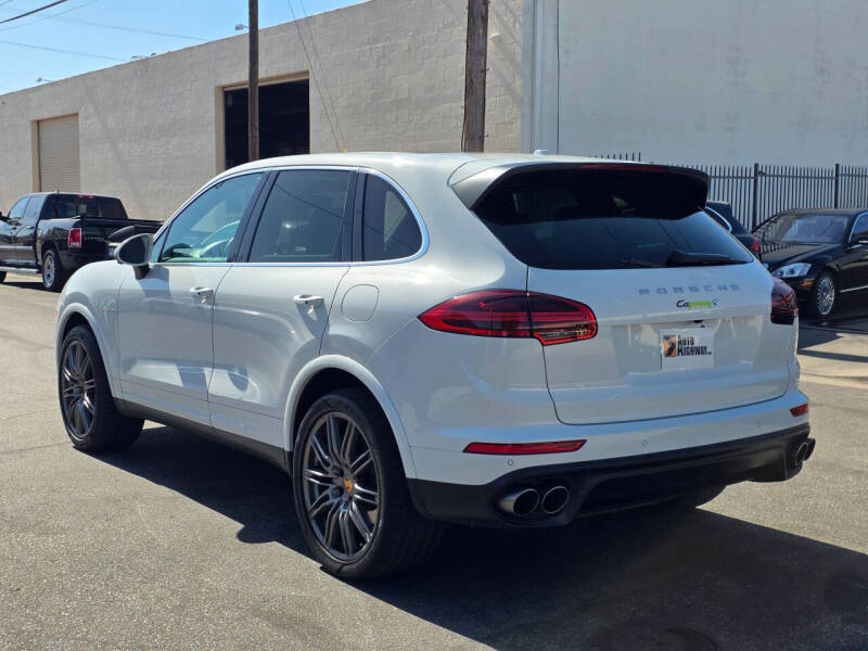2016 Porsche Cayenne S E-Hybrid