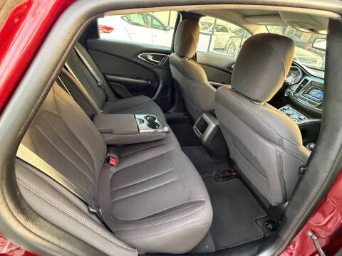 2016 Chrysler 200 Touring